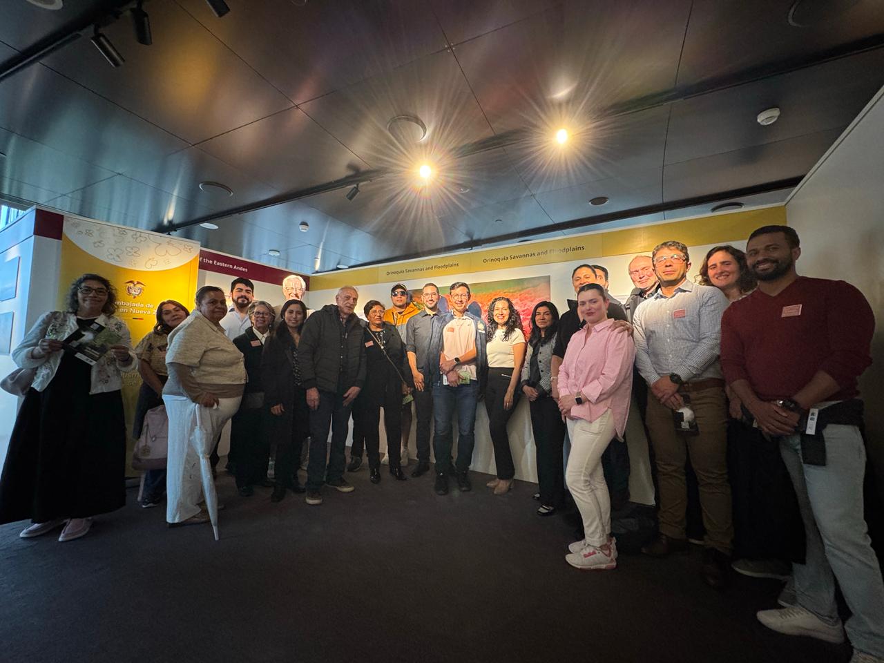 Consulado y Embajada de Colombia en Wellington auspiciaron visita guiada a la Exhibición “Expedición Colombia” en el Parlamento de Nueva Zelanda